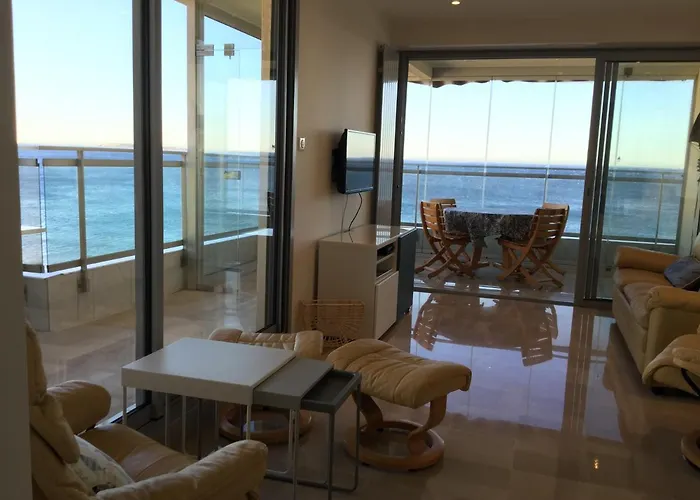 Bord de mer - Cannes la Bocca