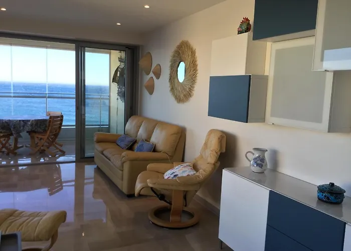 Bord de mer - Cannes la Bocca