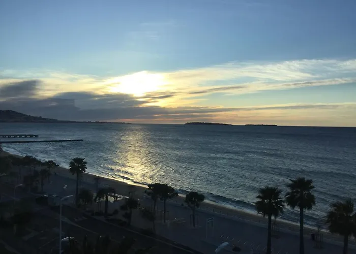 Bord De Mer - Cannes La Bocca